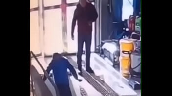 Novinho caindo na mulher