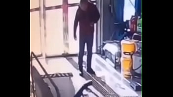 Novinho caindo na mulher