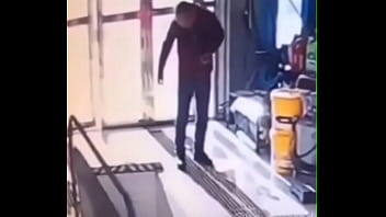 Novinho caindo na mulher