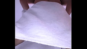 Mi hermanastra al llegar de la escuela me pide follarla duro con golpes de missionero compilacion