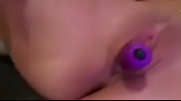 Petite emy angel se touche