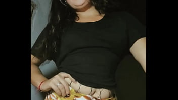 Bailando una canción de karol g