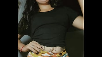 Bailando una canción de karol g