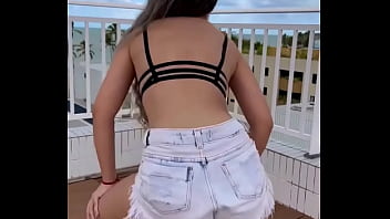 Gostosa dancando