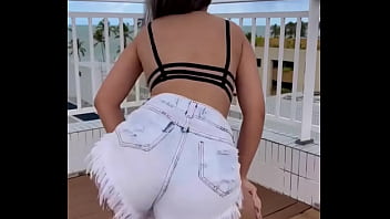 Gostosa dancando
