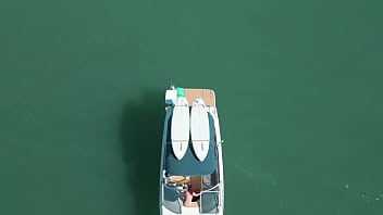 Drone Flagra Casal Em Sexo Na Lancha Em Alto Mar thumbnail