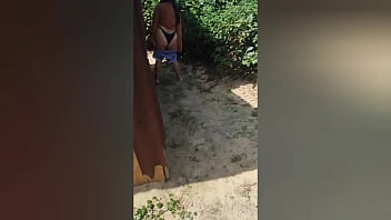 Me pegou no flagra e ganhou uma mamada gostosa