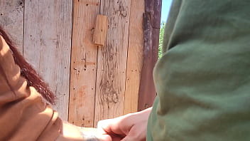 Me pegou no flagra e ganhou uma mamada gostosa