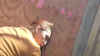 Me pegou no flagra e ganhou uma mamada gostosa