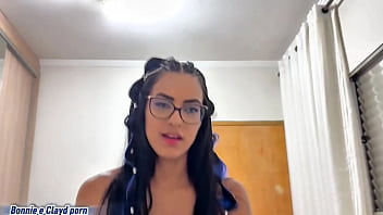 Morena brasileira da bunda perfeita gemendo alto na rola completo no sheer e red