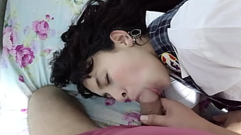 Puta colegiala busca que le rompan la concha y la tratan como perra