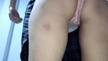 Puta colegiala busca que le rompan la concha y la tratan como perra