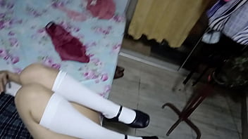 Puta colegiala busca que le rompan la concha y la tratan como perra