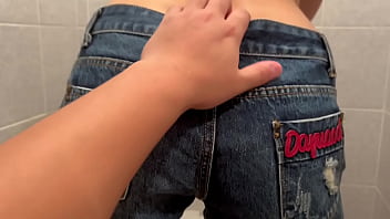 ト◯レしてたら妻が入ってきていきなり僕のちんこをしゃぶってセックスを求め出す妻。