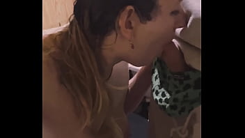 I came to the hairdresser at home and paid with a blowjob and sex in a tight pussy