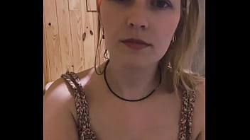 I came to the hairdresser at home and paid with a blowjob and sex in a tight pussy