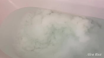 Vidéo saint valentin dans mon bain solo vaginal fiste anal et squirt dispo des