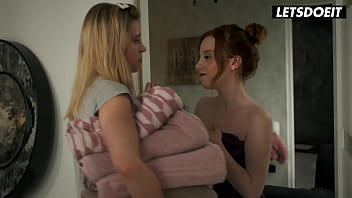 Lottie magne seduces kinky roommate freya mayer into passionate fuck a girl knows