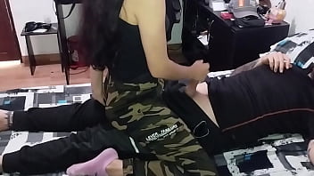 Mi padrastro me folla bien rico antes de irme a la universidad