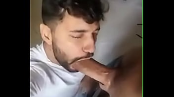 Pica Grossa Do Puto Me Fodendo A Garganta thumbnail