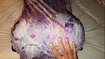 Vizinha tarada com a bunda gostosa adora ser fodida por grande pau