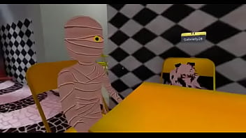 Meninos se divertem num bar