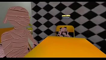 Meninos se divertem num bar