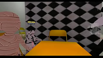 Meninos se divertem num bar