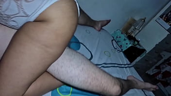 Mi primera vez en una cita con una venezolana y ya me entrego su gran culo