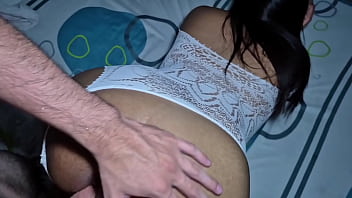 Mi primera vez en una cita con una venezolana y ya me entrego su gran culo