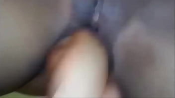 Me encanta cuando mi novio empieza a tocar mi coño humedo