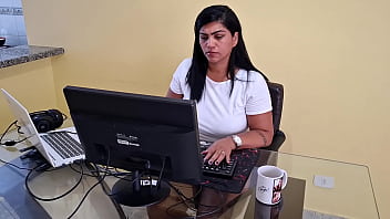 Nicoly mattos não resistiu e deu o cuzinho no sofá da recepção depois de mamar o pau do chefe no escritório