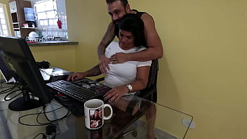 Nicoly mattos não resistiu e deu o cuzinho no sofá da recepção depois de mamar o pau do chefe no escritório Nicoly mattos não resistiu e deu o cuzinho no sofá da recepção depois de mamar o pau do chefe no escritório