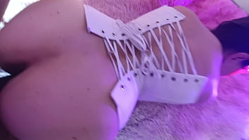 Madrastra caliente se deja follar de perrita en 4 hasta que la llenan de leche por zorra full on xred sheer 3