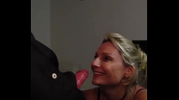 Eu com vontade e com medo de socar esse pauzão todo na minha goela