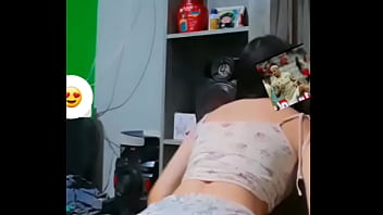 Branquinha dançando