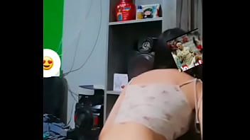 Branquinha dançando