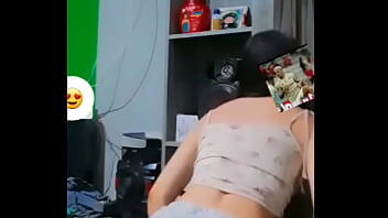 Branquinha dançando