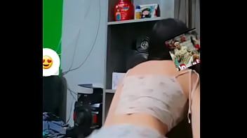 Branquinha dançando