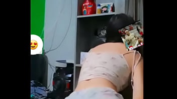 Branquinha dançando