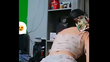 Branquinha dançando