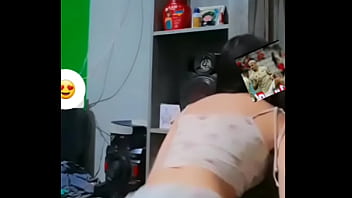 Branquinha dançando