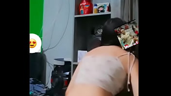 Branquinha dançando