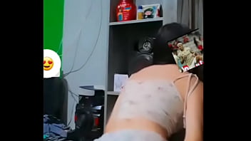 Branquinha dançando