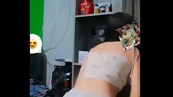 Branquinha dançando