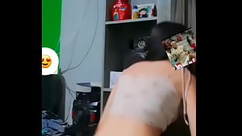 Branquinha dançando