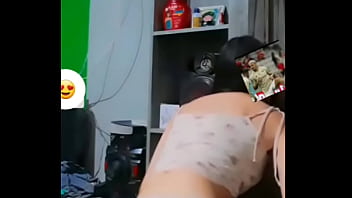 Branquinha dançando