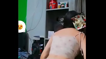 Branquinha dançando