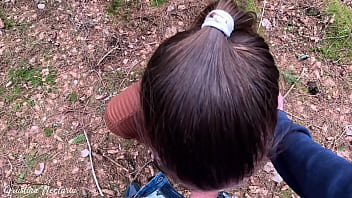 Real russian couple filmed their uexpected blowjob in the wood