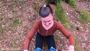 Real russian couple filmed their uexpected blowjob in the wood